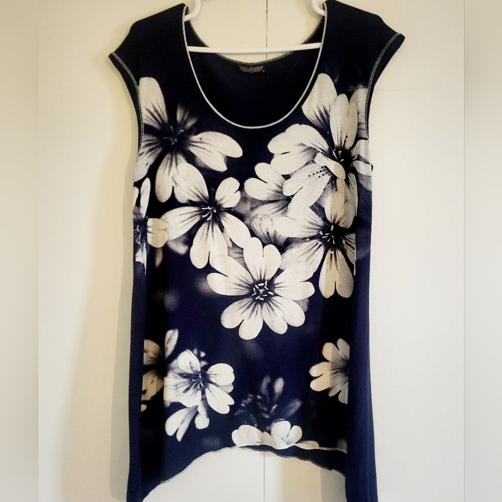 Vanilla Sugar Floral Navy and White Women's Top